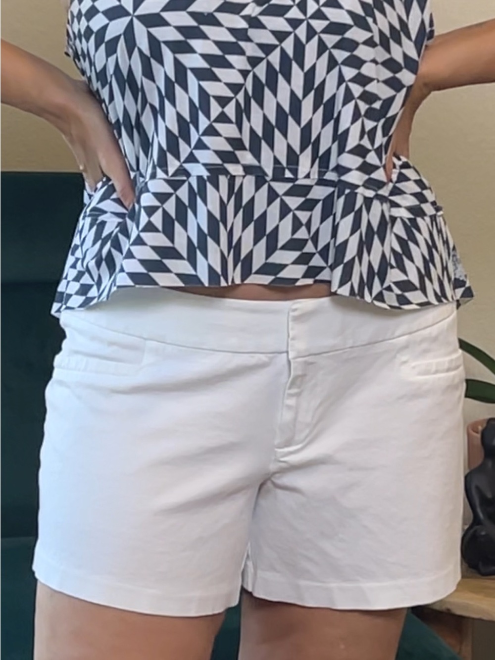 Lilly Pulitzer White Cotton Dress Shorts NWOT size 12
